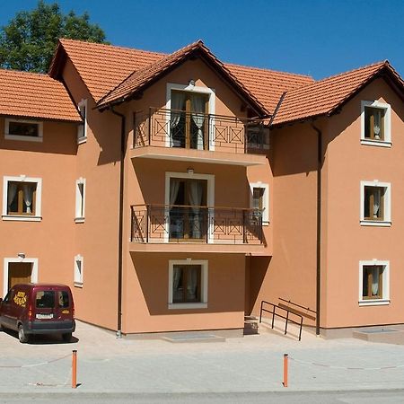 Apartments Manjan Krasno Polje Eksteriør billede